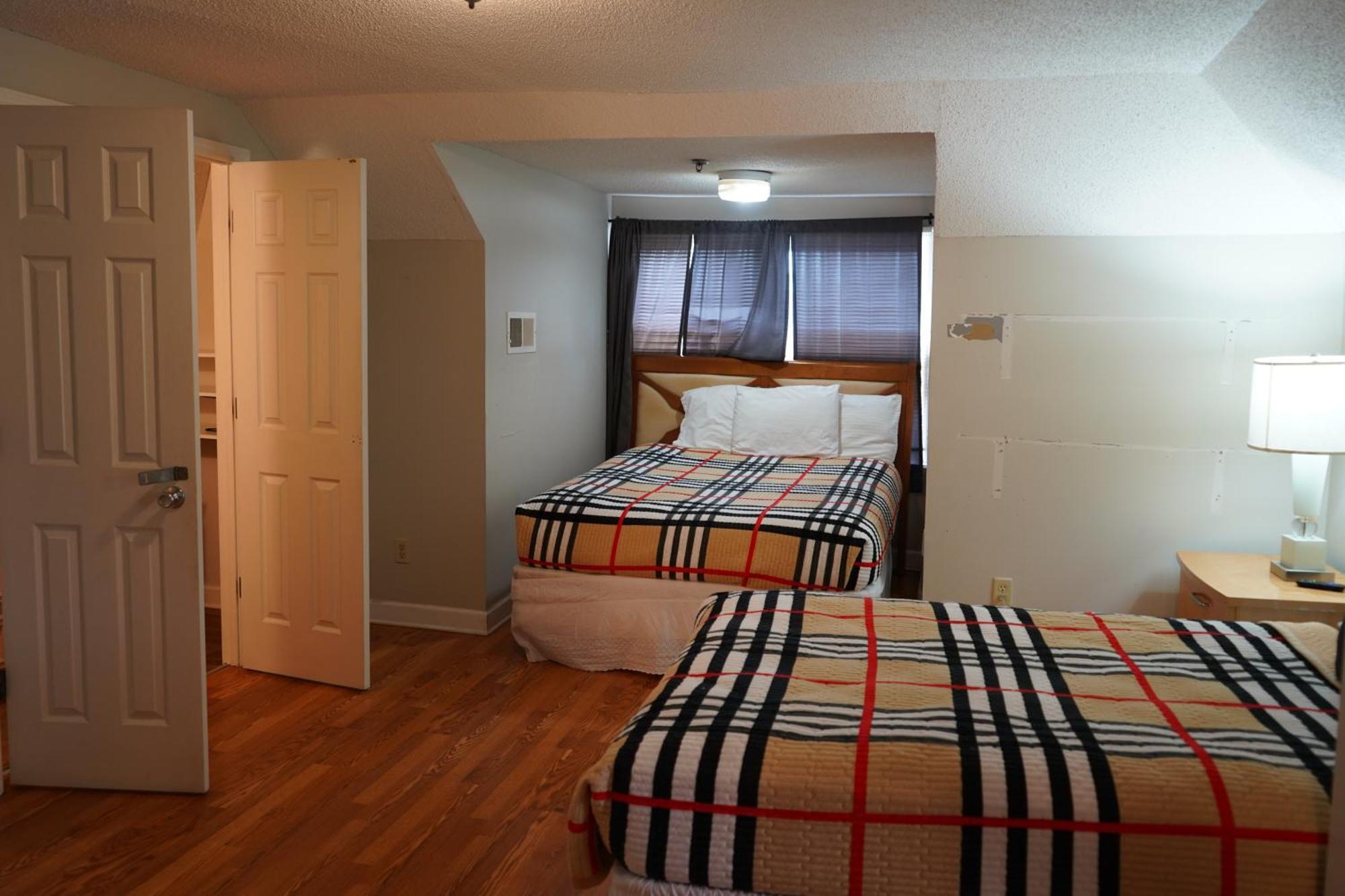 Chic Midtown 6br Main House And 3br Holiday home Memphis