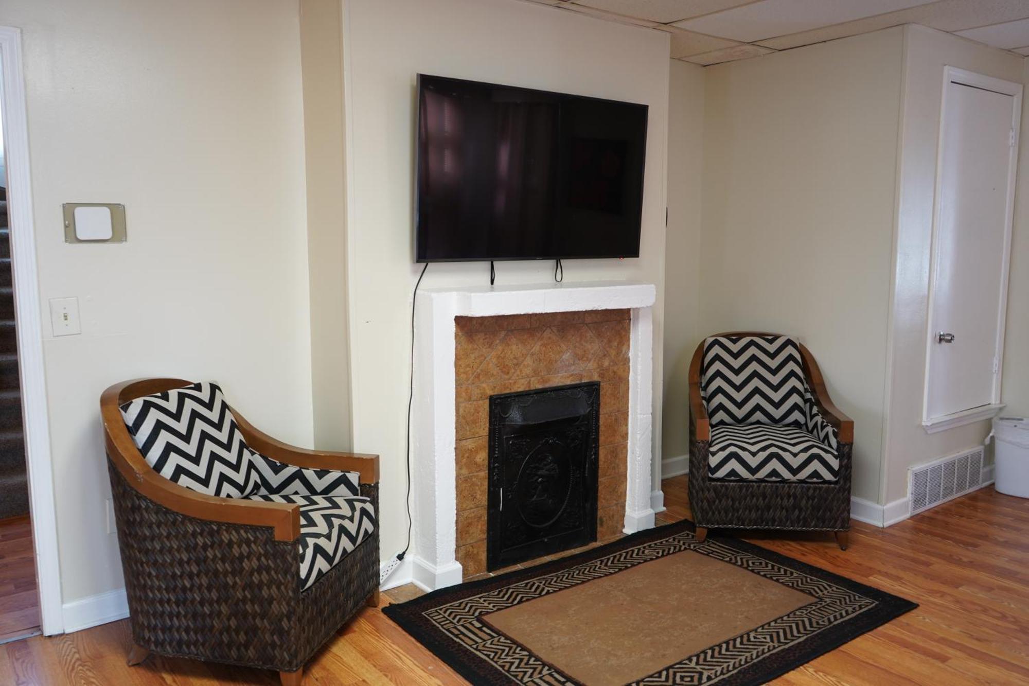 Chic Midtown 6br Main House And 3br Holiday home
