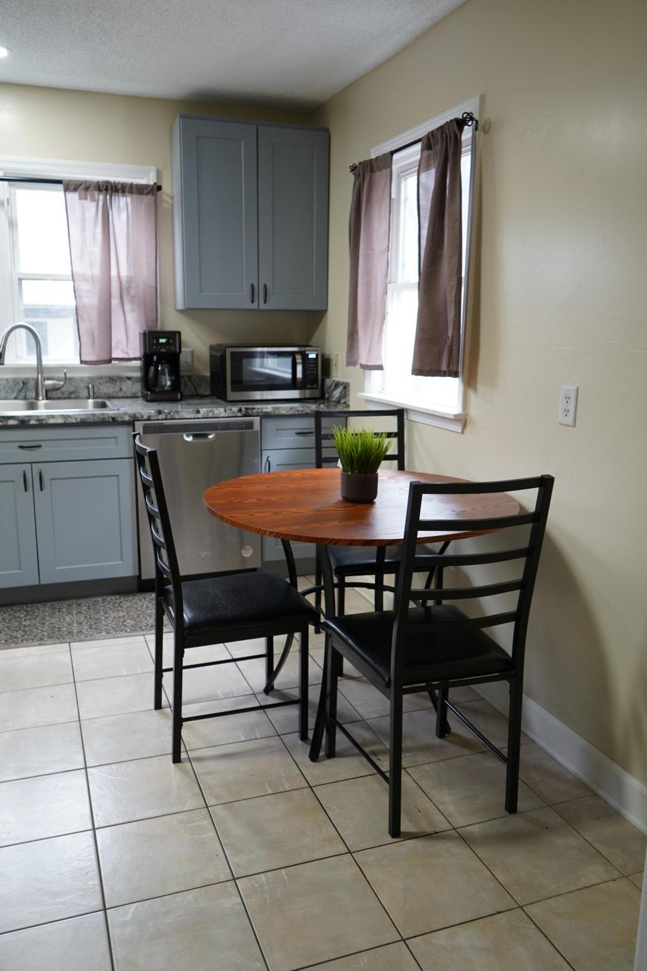 Chic Midtown 6br Main House And 3br Memphis